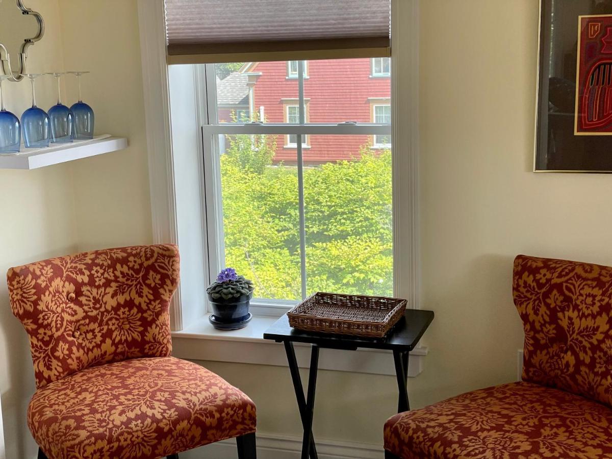 The East Wind Guesthouse Clark's Harbour 외부 사진