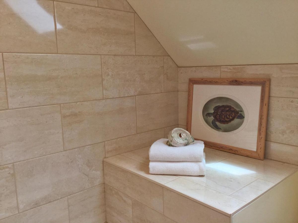The East Wind Guesthouse Clark's Harbour 외부 사진